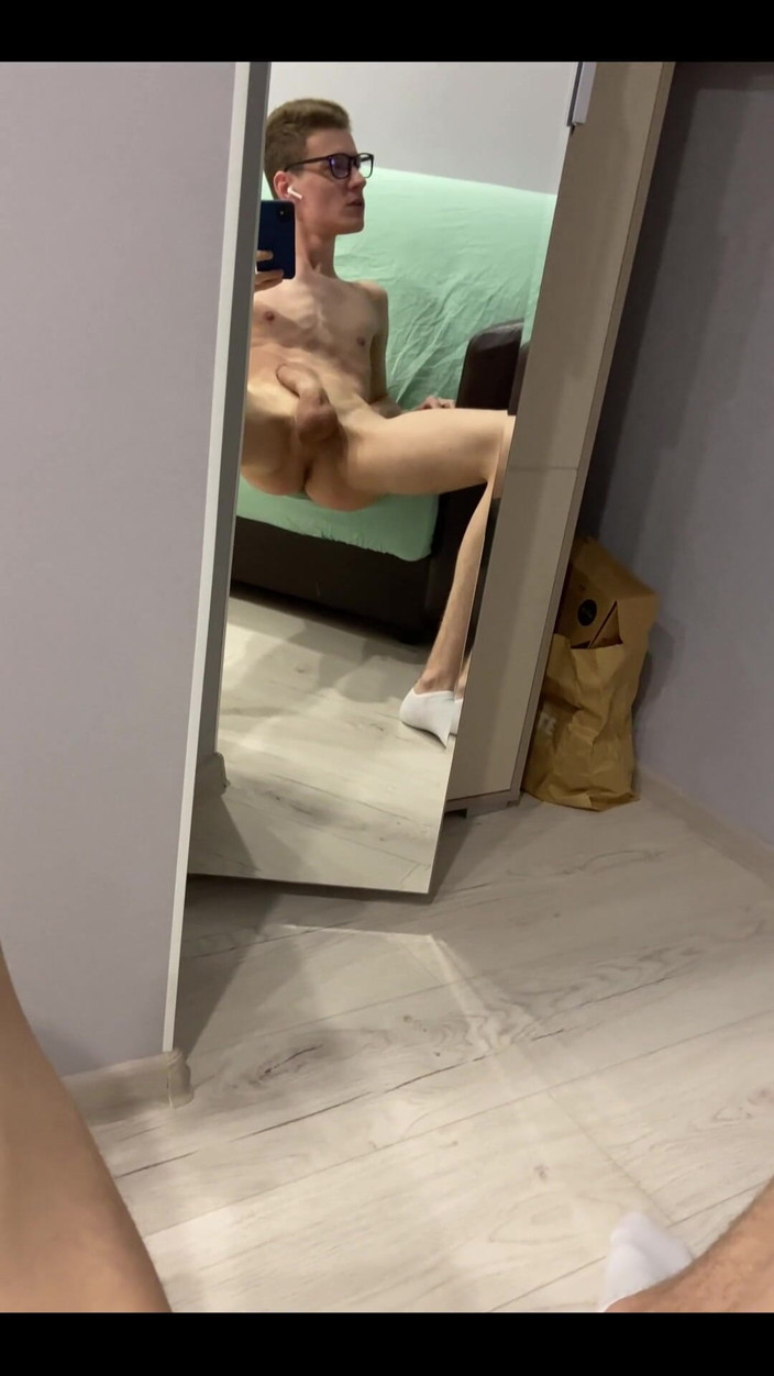 Tommy10boy: Melancap di hadapan cermin