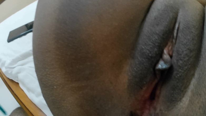 Wonder: Une femme au foyer sexy se fait lécher la chatte...