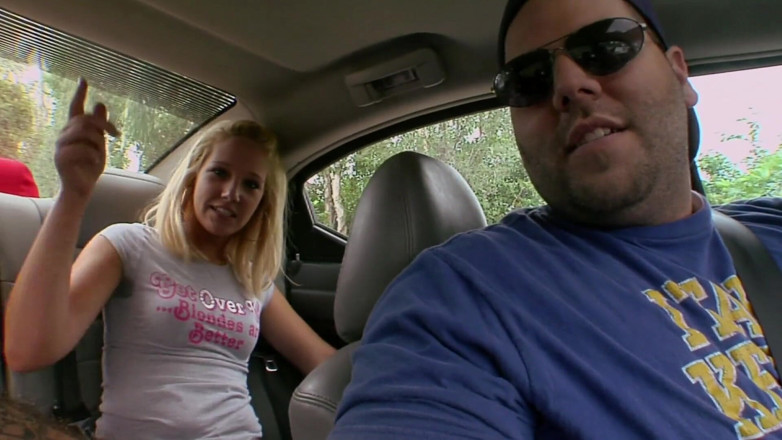 Crispy Teens: Teen bionda con tette piccole cavalca un cazzo e viene...