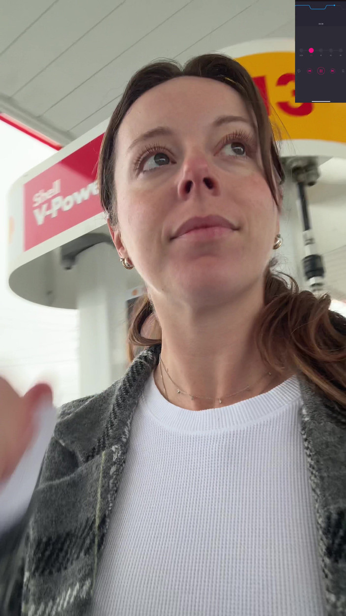 Nadia Foxx: Stara się nie spuszczać zbyt głośno podczas pompowania gazu