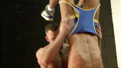 Macho Guys: Isas Jones & Bruno Knight, sportieve boyz hebben ontspannende seks nodig...