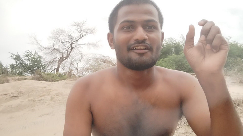 KUMBHA MANOJ KUMAR: Xhard joue sur le sable, sa femme ne vient jamais,...