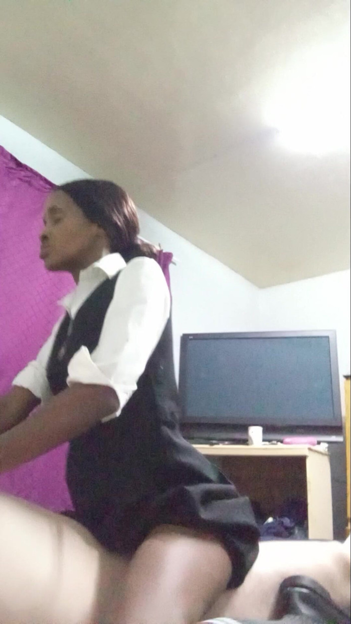 hothouse18xxx: Nữ Sinh 18 Tuổi Hứng Tình, Lần Đầu Tiên Bú Và Cưỡi...