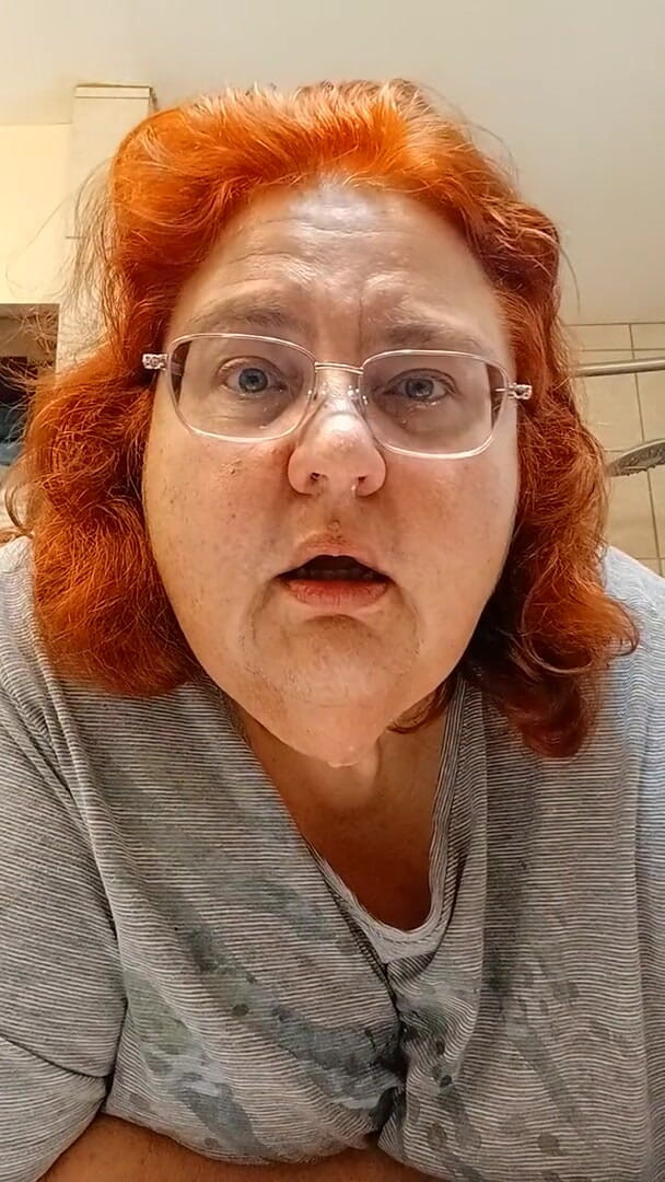 BBW nurse Vicki adventures with friends: Поел слишком много и нос беспорядок