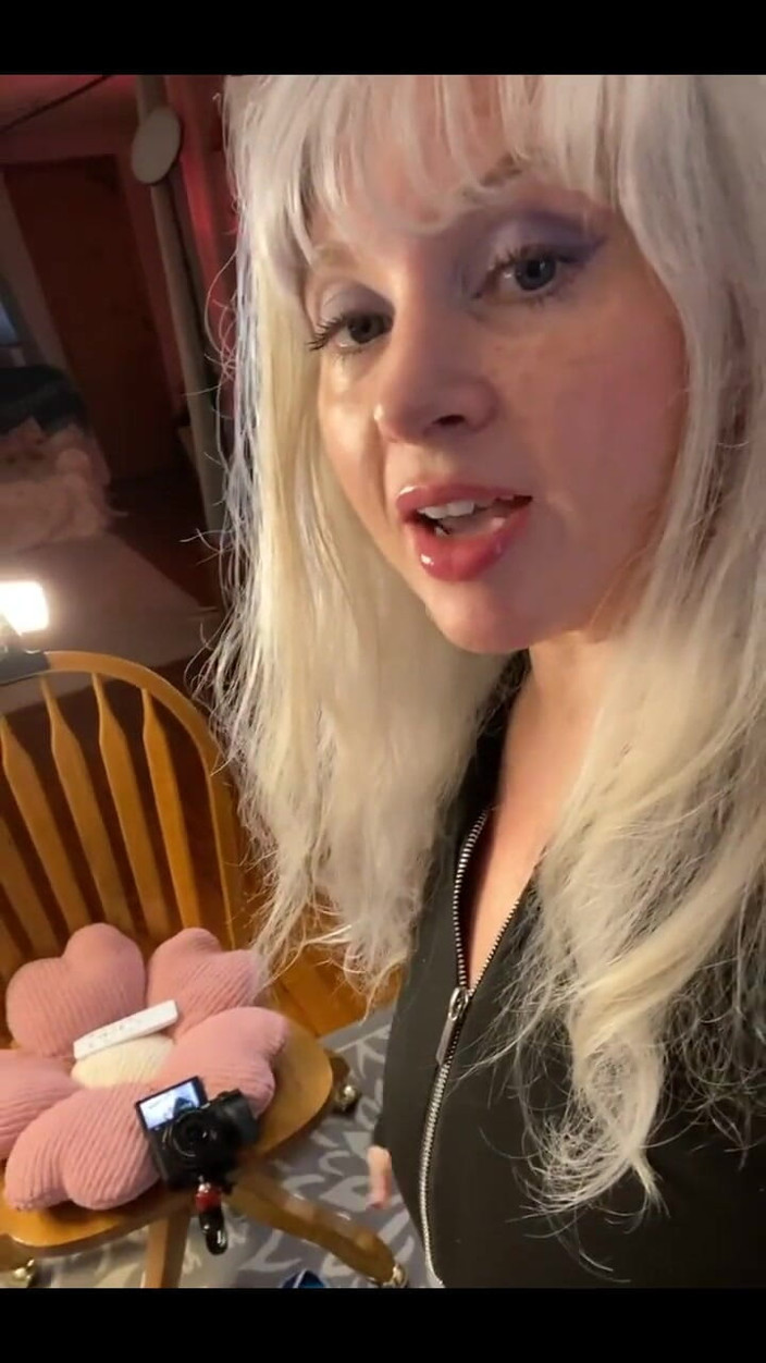 PaintedRose Taboo Femdom Fetish MILF: Bts - Finalul Zilei filmului din seria Dommy.