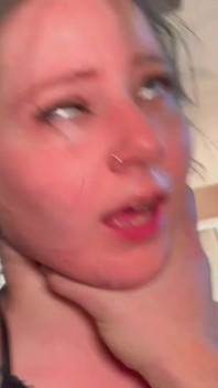Emo děvka Lily Thot extrémní drsný sex a chcaní