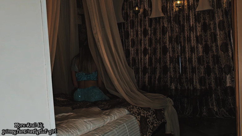 Nastystuf Girl: Aladdin - güzel prenses Jasmine tüm deliklerde sikiliyor