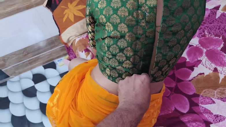 tannu: Tanya bhabhi的第一部以清晰的印地语语音拍摄的浪漫性爱视频