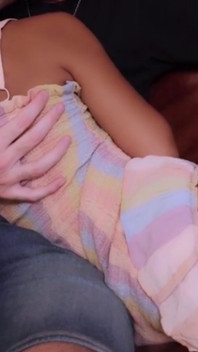 La sua ragazza è andata a casa con il ragazzo che ha incontrato giocando a biliardo