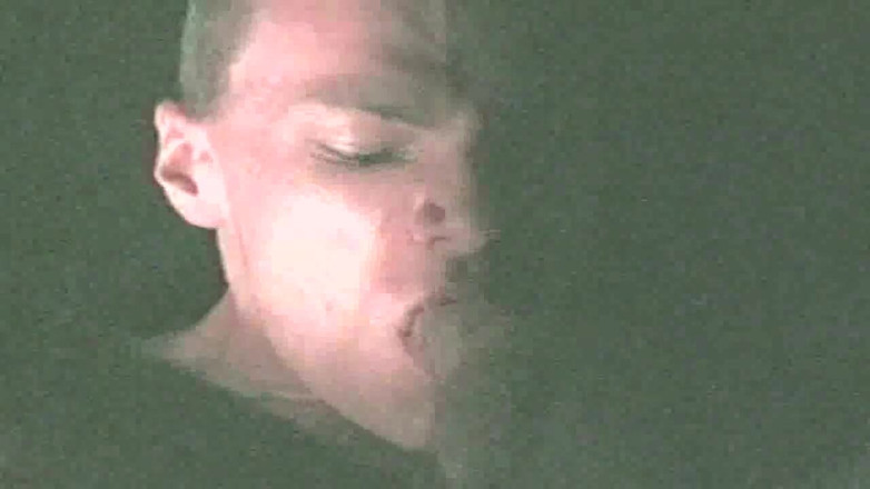 Gaybareback: 这个家伙可以吹箫