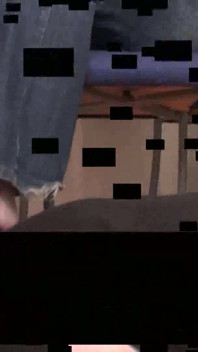 Under Larissas Feet