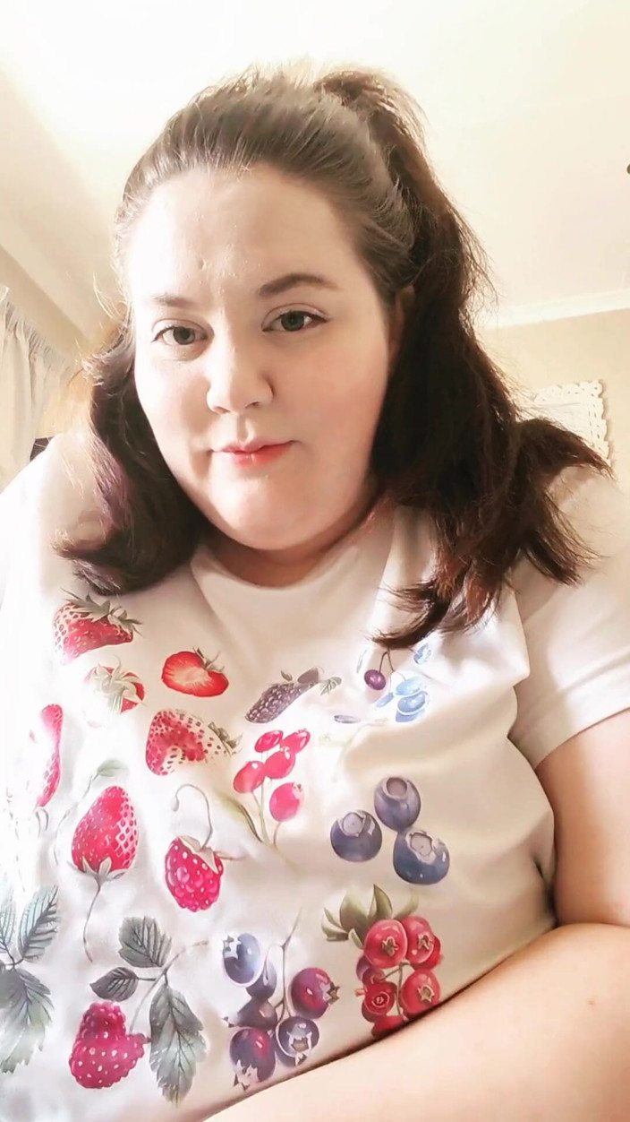 Aliceqii: 섹스하고 싶어하는 거대한 젖탱이의 POV 베이비시터