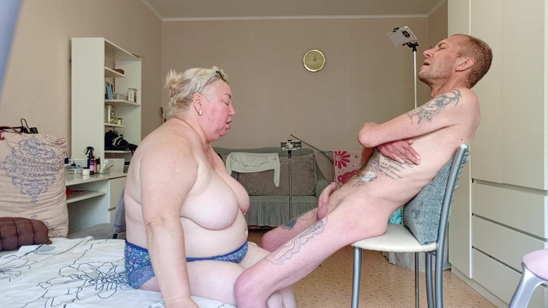 Zona901: Sousedka kouří, dokud se jí nevystříkám do pusy