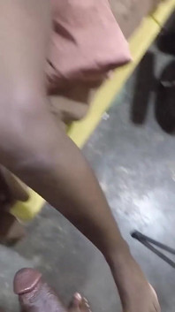 Saya menghisap batang teman lelaki saya dengan madu lebah