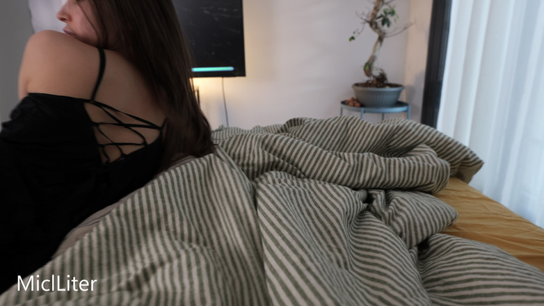 Mick Liter: 제 의붓여동생은 정말 엉덩이 사이에 단단한 걸 원했어요.