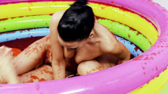 CBD Media: Dos mils tetonas culonas divirtiéndose en la piscina.