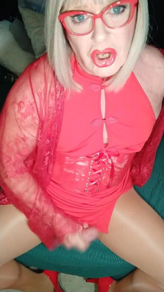 Lady in Red Quick Cum thumbnail