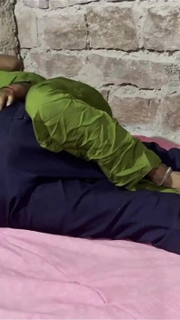 Cumnata și cumnata indiană desi sexy sex incitant
