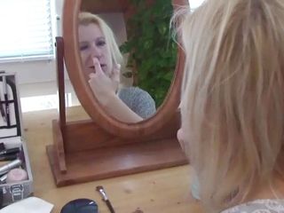 Femdom Austria: चेहरा बनाना और साफ करना