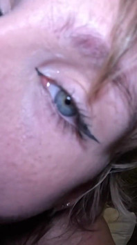 Blonde Bombshell Natalie Knightswallows pancutan mani