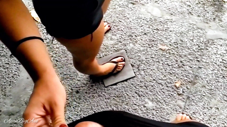 April BigAss: Street dricka piss på coup fit