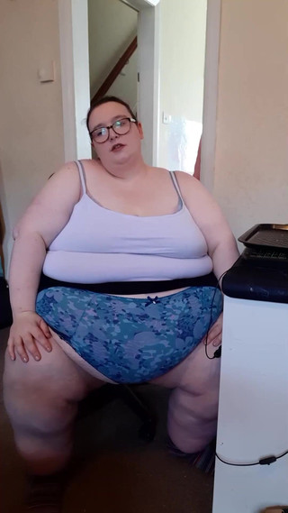 SSBBWLadyBrads: 상사로부터 도넛을 즐기는 Ssbbw
