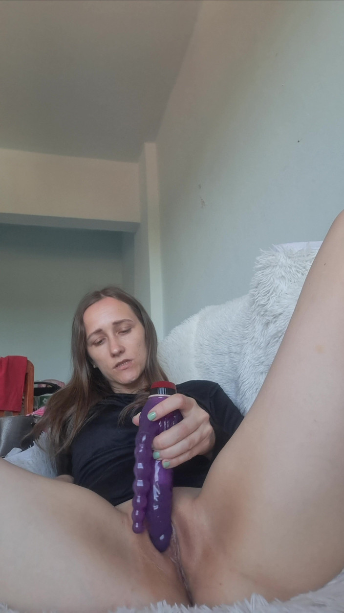 Flor_latina: Двойной дилдо в ее 2 дырках