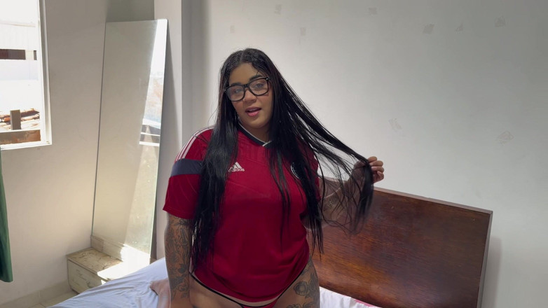 AlejandraGarciax: Peituda colombiana mostra ao seu meio-irmão uma roupa esportiva