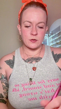 POV: Přítelkyně dělá váš make-up na rande večer