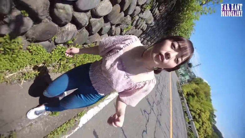 Far East pornography: Lik buitenshuis plagen met een roze getopte f-cup schoonheid gedrenkt...