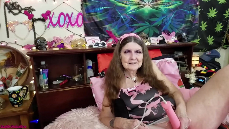 Sexy Sandra N Sir Christopher: Cosas n vibrar mi culo y follar mi coño duro