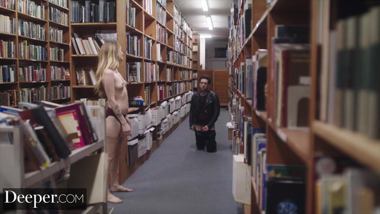 Deeper: Profondo. Karla Kush rende le librerie molto più divertenti