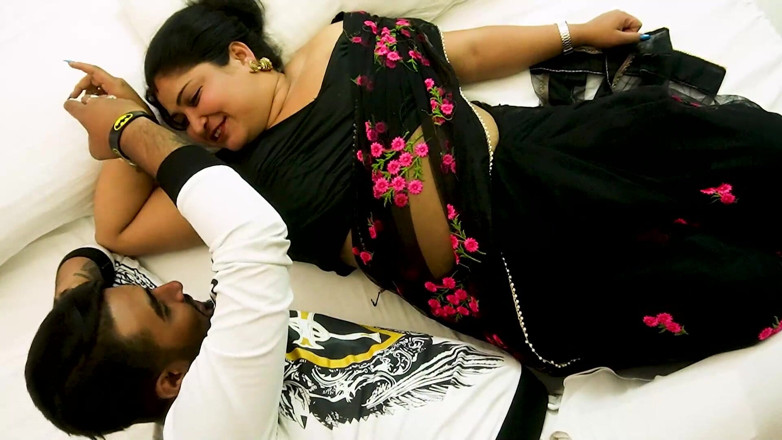 Xtramood: Junge junge dicke möpse in oyo mit ihrem deborji gefickt