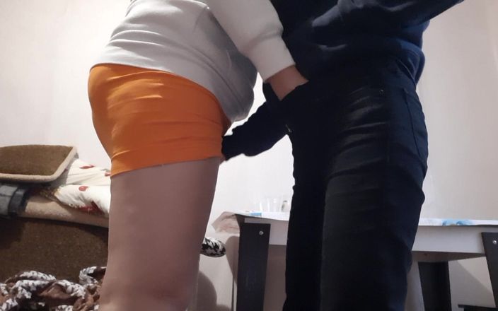 Lesbian-candys: 내 이웃이 차를 위해 집에 왔지만 결국 우리는 차 대신 섹스를했다 - Lesbian-candys