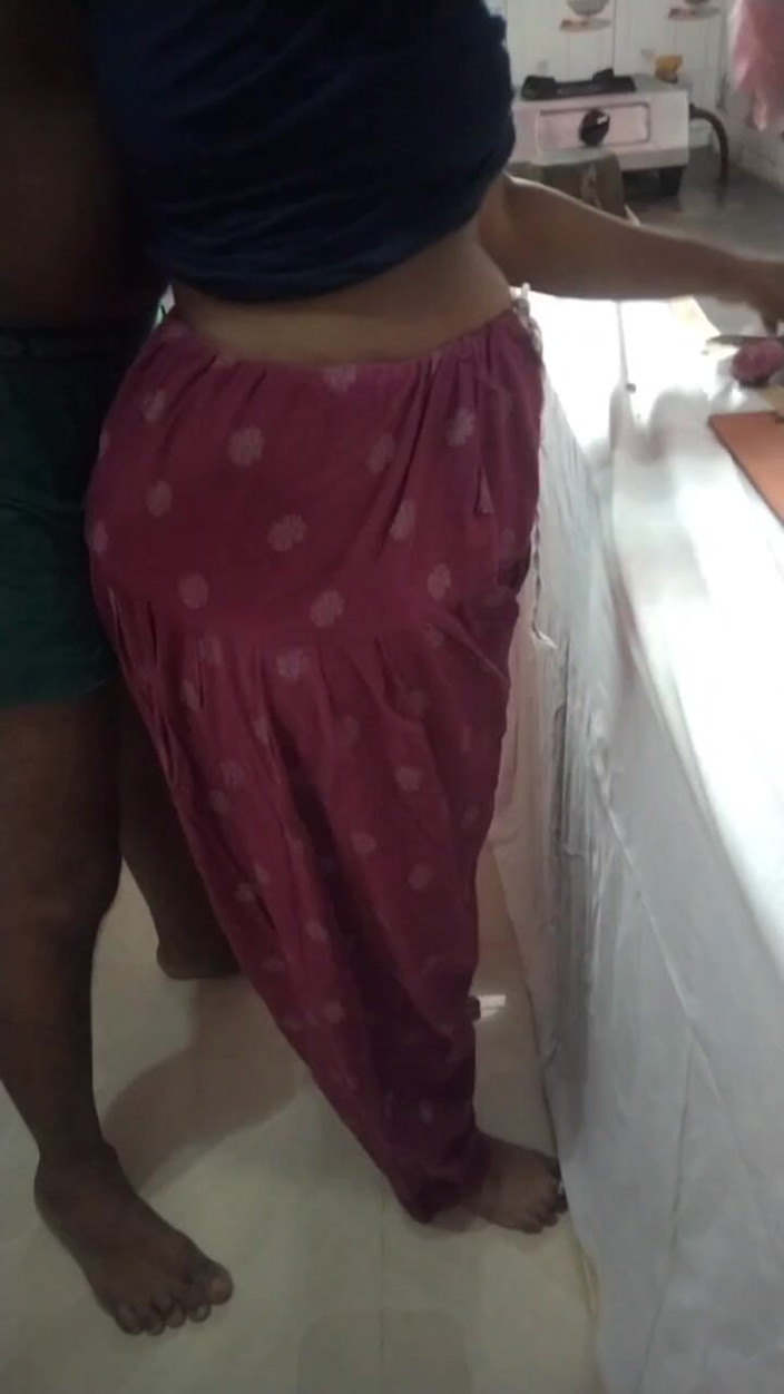Tamil lesbian: Gorący seks w kuchni podczas gotowania