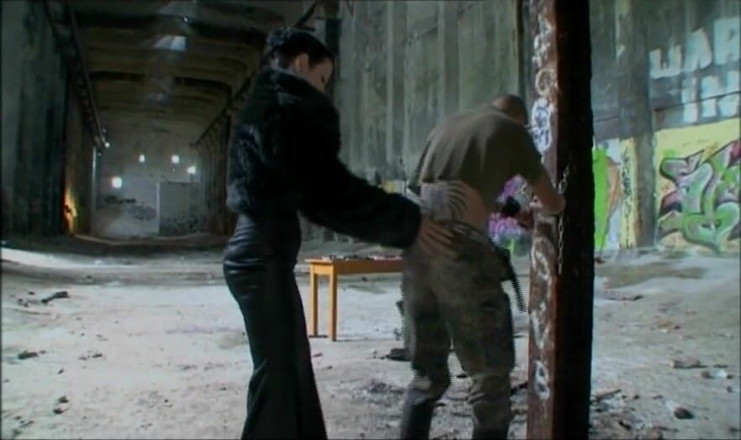 Absolute BDSM films - The original: Demütigende muschi-not, mundstrafe in bondage