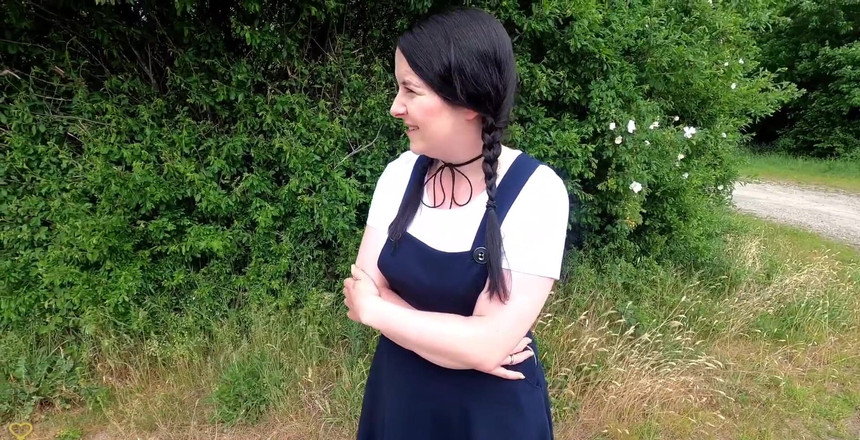 Emma Secret: 中出し外国人ファック!嵐から救われ、めちゃくちゃにされた!