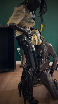 Ava Fetish-art Puts Perv in the Pussy Smell Hood