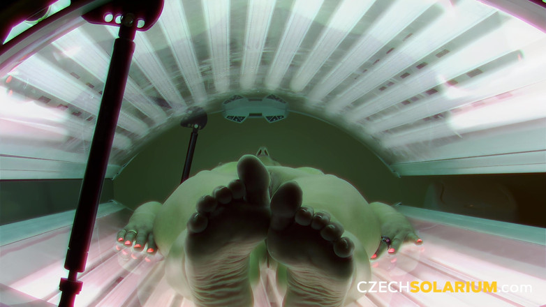Czech Solarium: Tschechisches Solarium 137: Silikon-MILF bares alles im Solarium