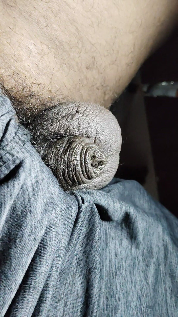 xyz_010: Sexy chico hace paja en masaje en panis