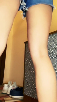 Pisse in jeans-shorts
