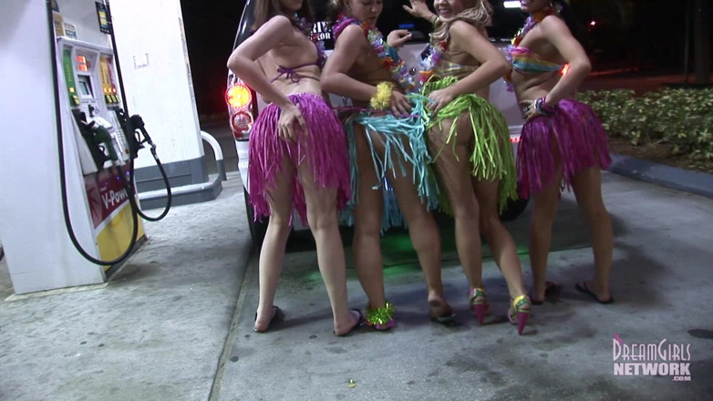 Dream Girls: Тусовщицы, одетые для Luau, раздеваются в лимузине