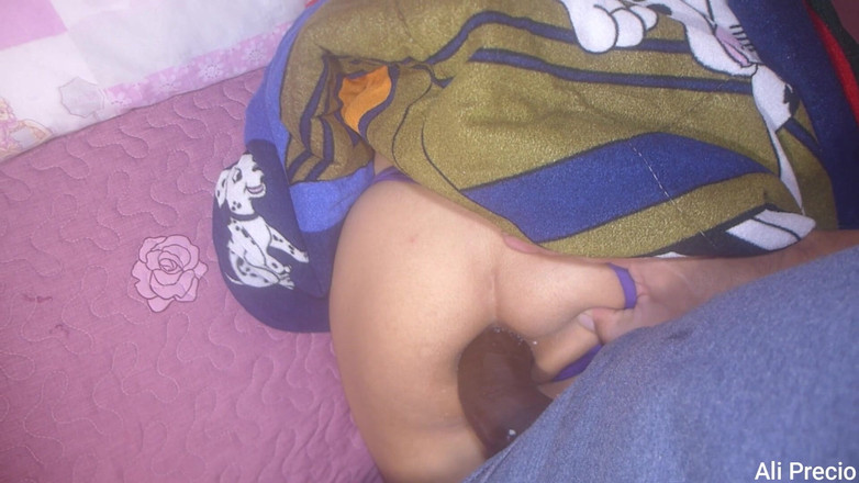 Ali Precio: 꽉 조이는 후장, 애널 오르가즘에 긴 자지로 신고 굴욕을 당하는 여친.