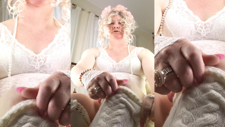 Trans fur bitch: Transfurlady in foxfur kommt in ihre nylons