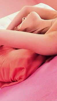 Il fratellastro seduce una magra teen giapponese miu con la figa estremamente pelosa e la scopa