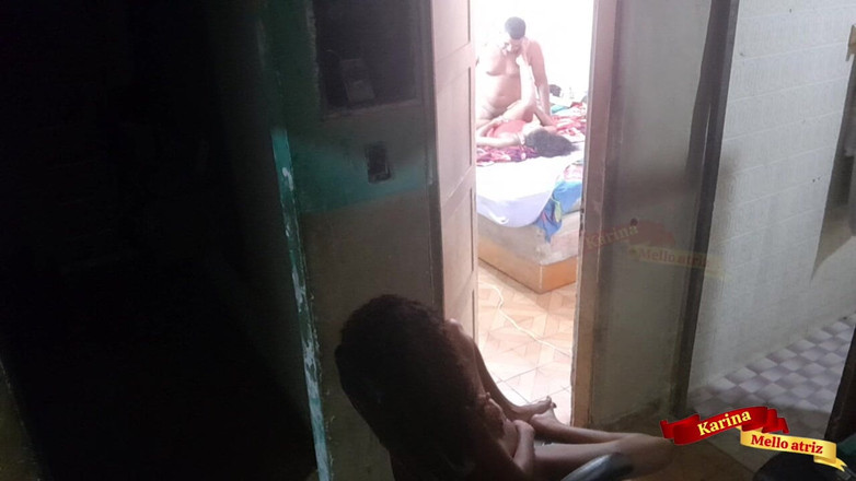 Karinamello: Nachytal jsem svoji nevlastní sestru a nevlastního otce při sexu...