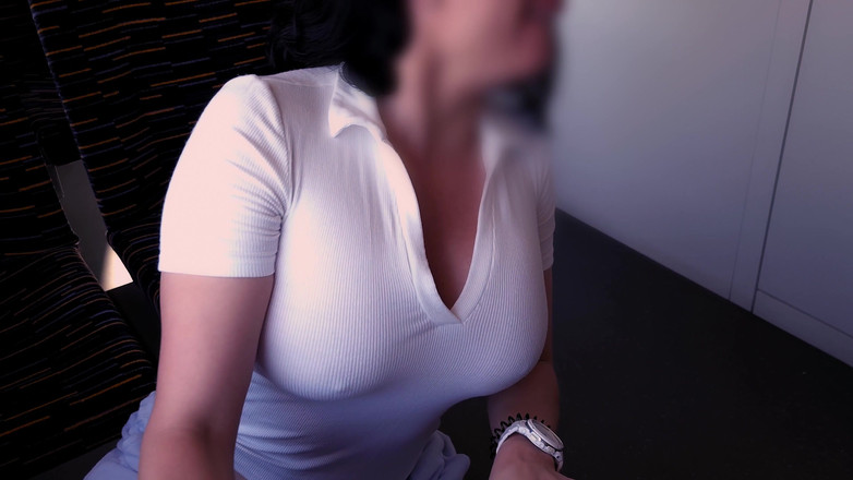 DedeDeville: Seks yang berisiko banget di kereta, aku ngentot mulut, memek,...