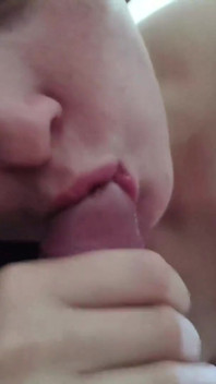 ให้ฉันกลืนน้ำแตกของเธอ