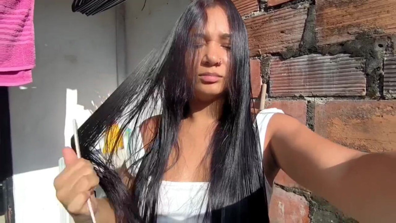 Isabel: Chải tóc ướt át của tôi trong ánh nắng mặt trời, cho đến khi...