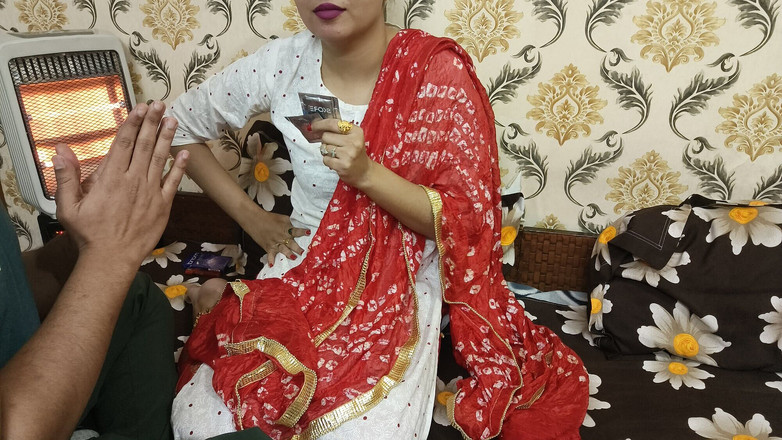 Hornycouple149: Un bărbat a futut o gospodină desi în fața soțului